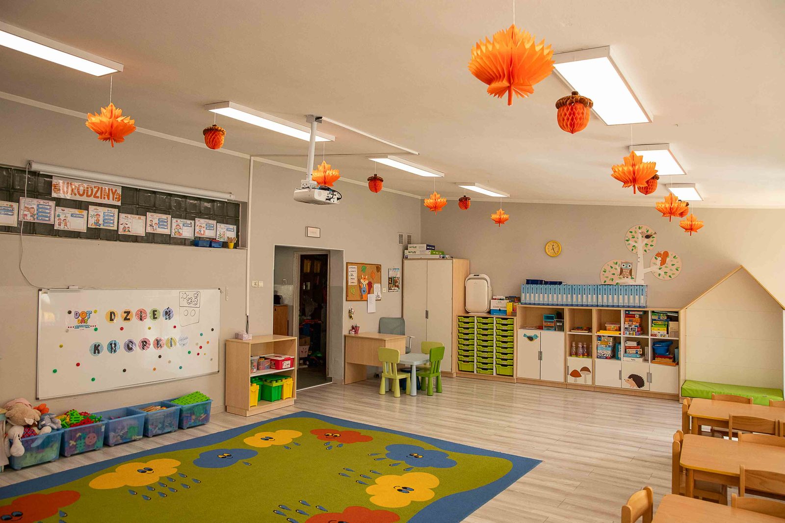 W ośmiu szkołach i przedszkolach wymieniono 1450 opraw na LED