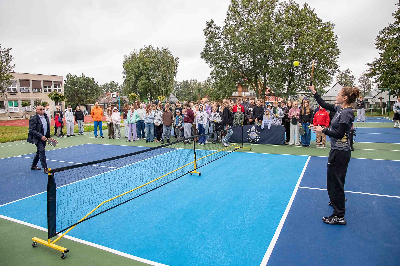 Cztery boiska do pickleballa otwarto przy szkole w Studzionce